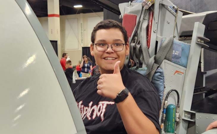 Corbin from from Utah Connections Academy in a flight simulator. 