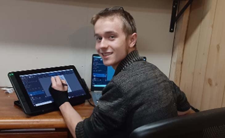 Jeremiah from from Wisconsin Connections Academy working on an ipad for a Connections Academy class.