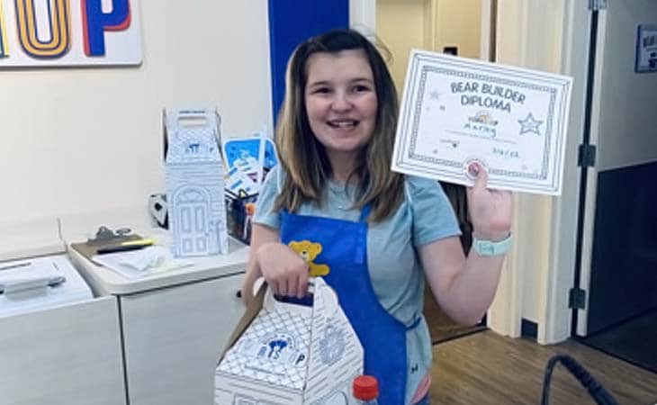 Image of Marley from Virginia Connections Academy with her award. 