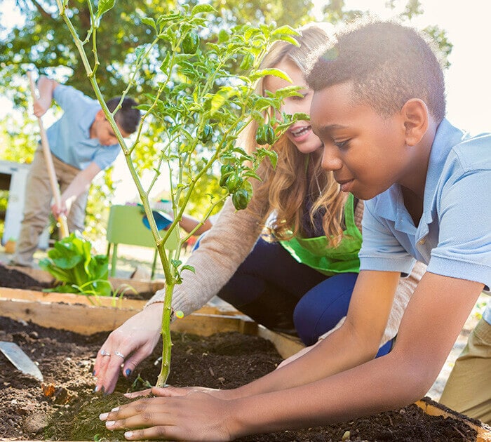 Middle school online students plant a garden in their community - Great Lakes Learning Academy