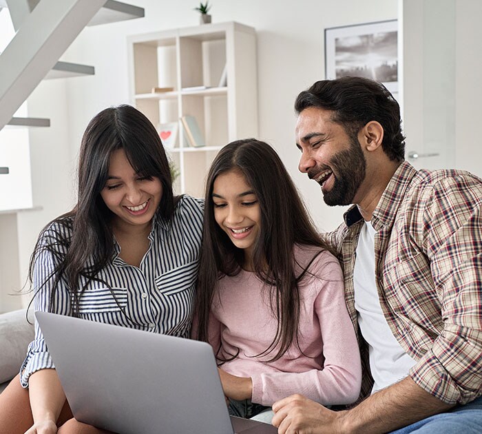 Online high school student looking at resources with their parents.