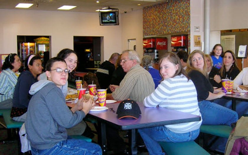 Students and teachers have a fun day on a Connections Academy field trip enjoying pizza
