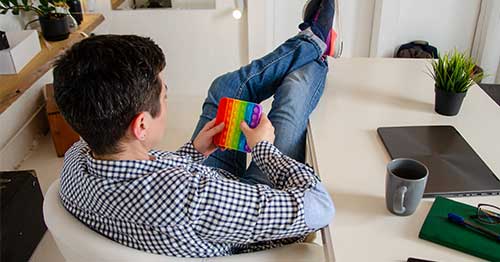 A student playing with a fidget toy.