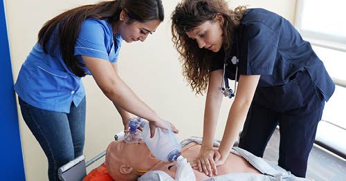 Students in a medical program receiving mentoring in the workplace.