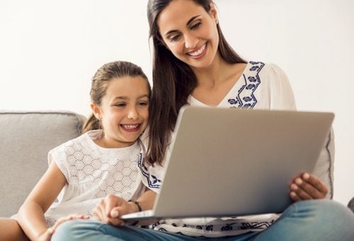 A parent and her online student connect with a teacher.
