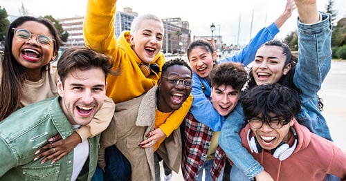 A group of happy teenagers. 