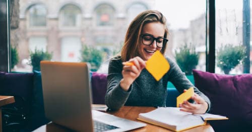 An online student breaking her work down to focus and stop procrastinating.