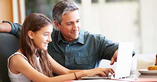 A parent and online student plan a virtual field trip.