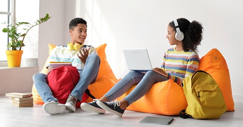 Online Students stay connected after changing schools midyear.