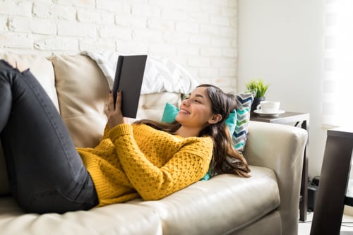 An online high school student reading.
